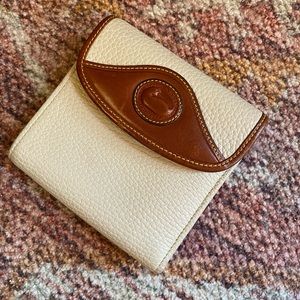 Dooney and Bourke White Cream Leather Wallet Brown Detail